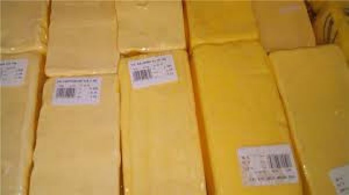 “Grand Qafqaz” ticarət mərkəzində spred yağlar kərə yağı adı ilə satılıb