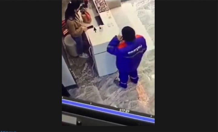 “Azərsu” geyimində vətəndaşları aldadan şəxs peyda olub - VİDEO