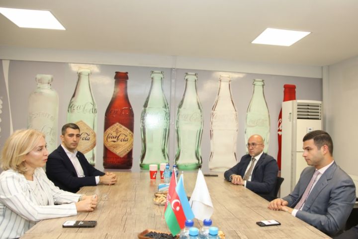 KOBİA-nın rəhbərliyi “Coca-Cola” istehsalat fabrikində olub