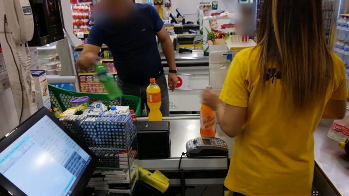 Market kassiri 452 min manat pulu mənimsəməkdə ittiham olunur - VİDEO