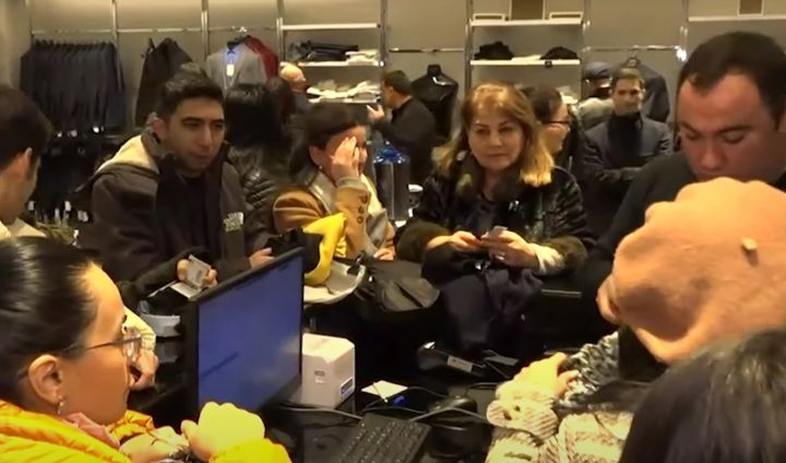 “Nəqşicahan” holdinqə məxsus bir sıra ticarət obyektlərinin bağlanacağı bildirilir