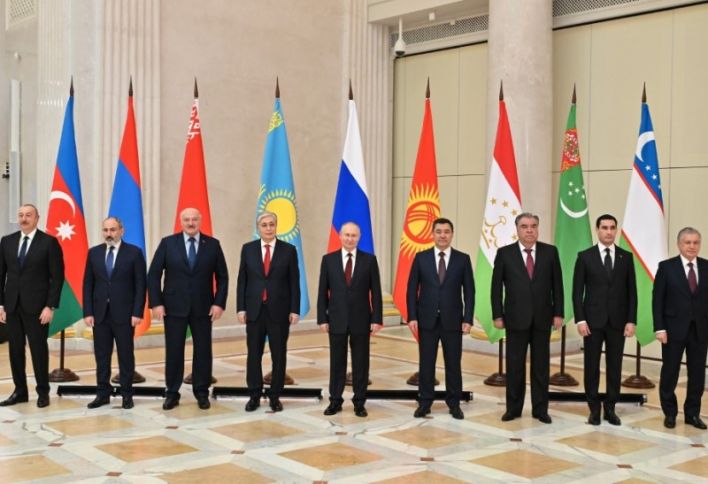 Sankt-Peterburqda iclas keçirildi