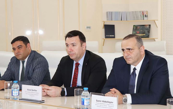 Dövlət Xidmətində iri ticarət şəbəkələrinin rəhbərlərilə görüş keçirilib