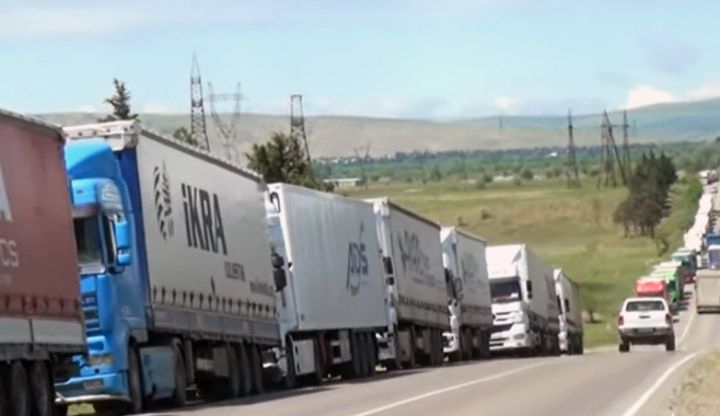 Azərbaycan tərəfində 600 TIR növbə gözləyir - UZUN NÖVBƏ YARANIB