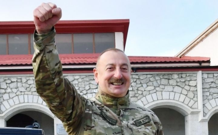 "Biz Bala Göyçə gölünün sahilindəyik. Böyük Göyçə gölü də gözümüzün önündədir"