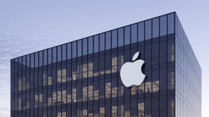 iPhone zavodunda etirazlar başlayıb