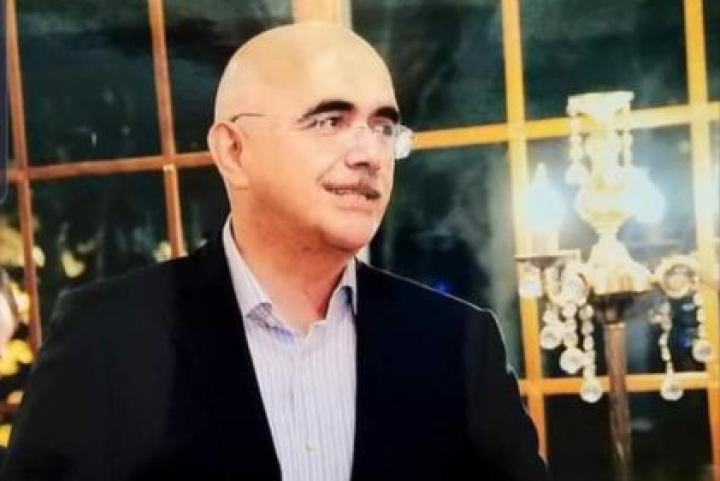 Tikinti şirkətinin sahibi yüksək vəzifəli məmurun maşınına hücum edib?