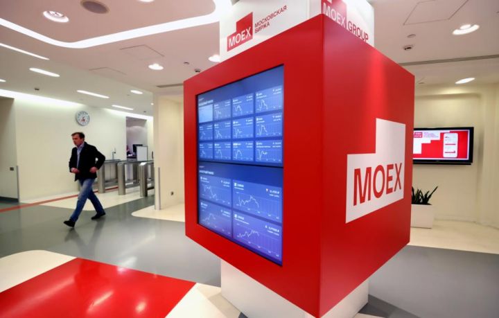 Avronun məzənnəsi aprelin 11-dən bəri ilk dəfə 89 rubldan aşağı düşüb