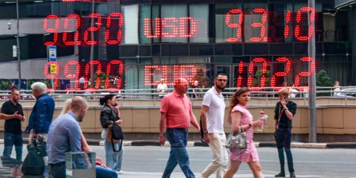 Rusiyada Dollar və Avronun qiymətləri 2022-ci ilin martından bəri ən yüksək səviyyələrini yeniləyib