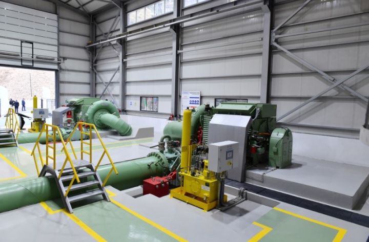 Prezident “Çıraq-1”, “Çıraq-2” və “Soyuqbulaq” stansiyalarını işə salıb