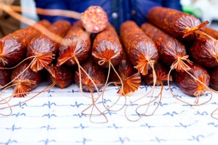 Bazarda ət bahalaşdıqca, sexlərin kolbasa-sosisləri ucuzlaşır...