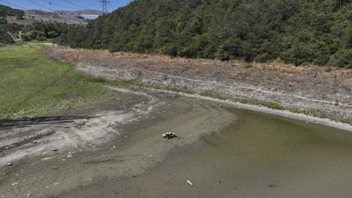 İstanbulda suyun səviyyəsi 20 faizdən aşağı düşüb