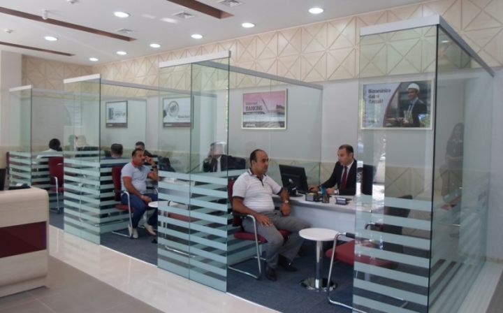 "Unibank" tərəfindən müştərilərə verilmiş kreditlər 1 milyard manatı ötüb