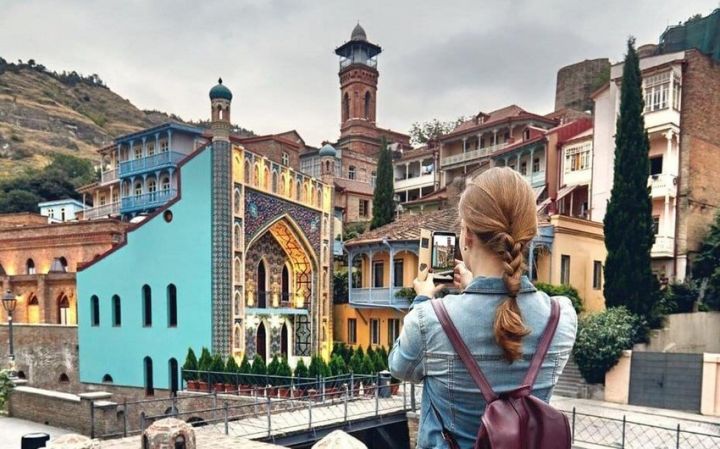 Gürcüstan 6 ayda turizmdən rekord gəlir əldə edib