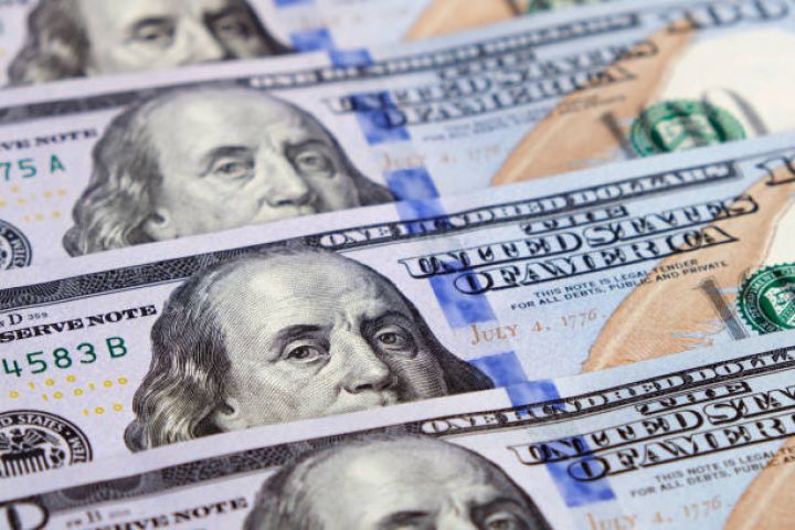 Növbəti valyuta hərracı keçirildi, banklara daha çox dollar satıldı