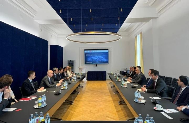 Avstriya şirkətləri Bakı–Tbilisi–Qars dəmir yolundan istifadəyə böyük maraq göstərirlər