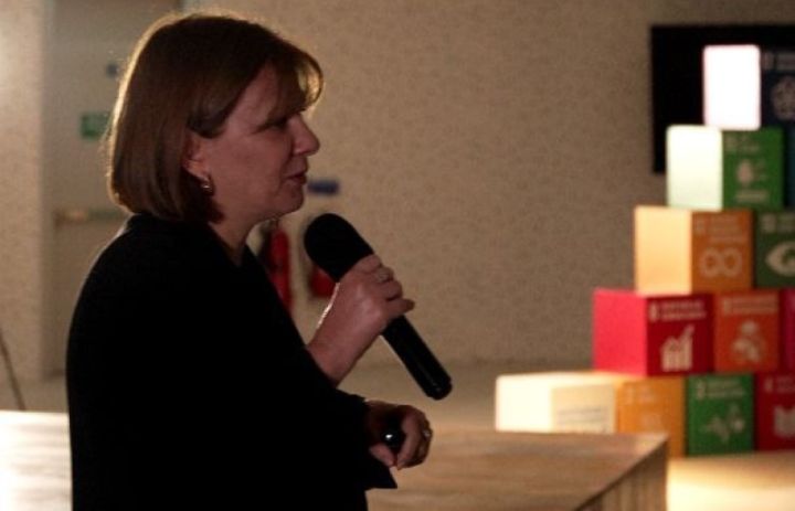 Abunəçiləri operatorlara yönləndirmədən bir çox sorğuları dərhal yerinə yetirə bilir