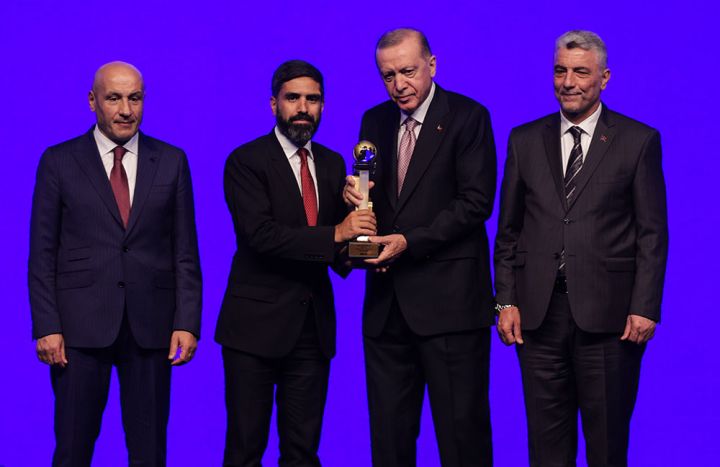 Ərdoğan “STAR” NEZ-in ixracat çempionu mükafatını SOCAR-ın prezidentinə təqdim edib