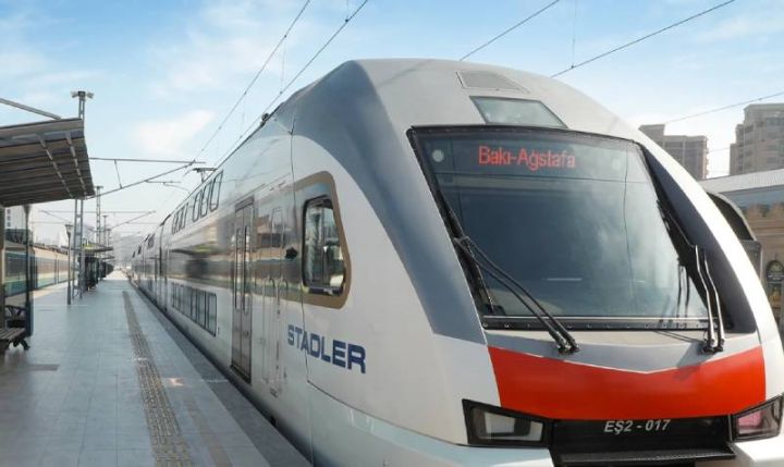 ADY gecikməyə görə sərnişinləri üçün əlavə ödənişsiz avtobuslar və qatarlar təyin edib