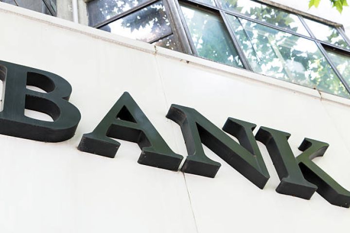 Azərbaycanda 5 bankın öhdəlikləri 2 milyard manatdan çoxdur