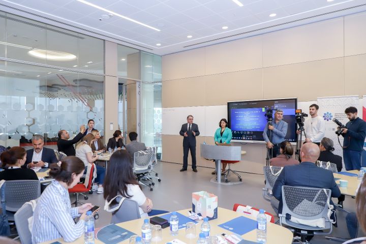 COP29-un işıqlandırılmasında iştirak edəcək ingilisdilli jurnalistlər üçün təlimlər keçilir