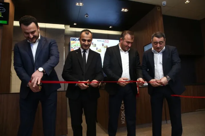 “McDonald’s Azərbaycan” Yeni Yasamalda restoran açdı - FOTO