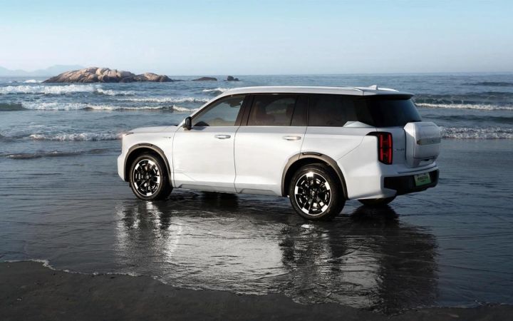 GAC şirkəti GS8 krossoverinin yeni versiyasını təqdim edib