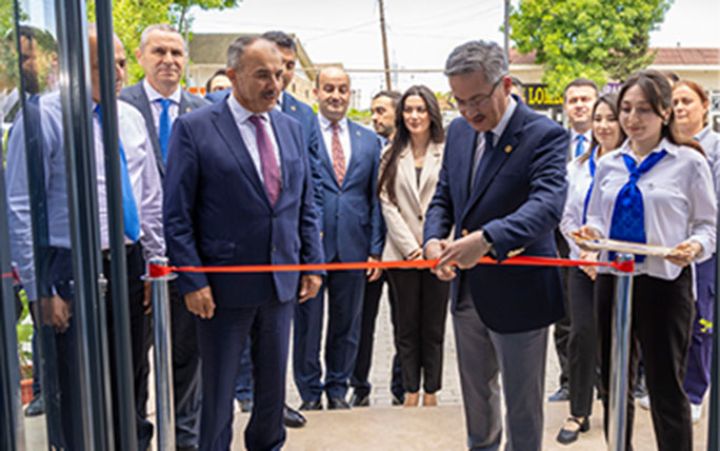 İri bank Saatlı filialını da yenilədi