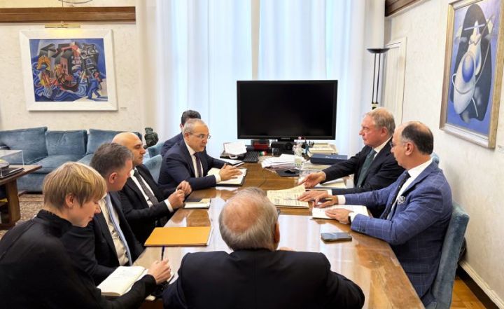 Cabbarov İtaliyanın şirkətlər və "Made in Italy" naziri ilə görüşüb