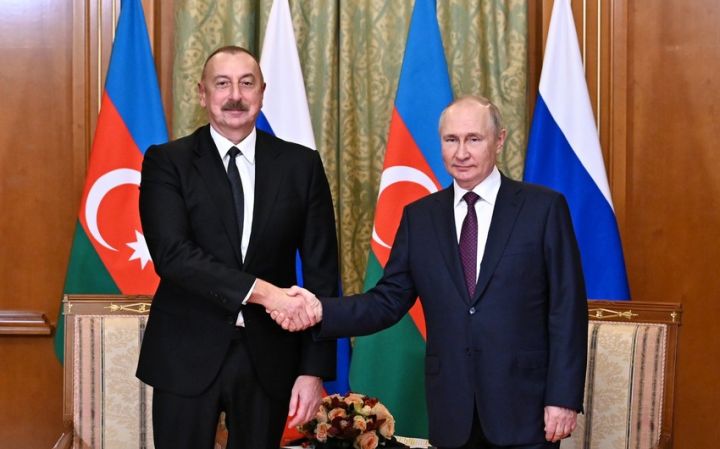 Putin Əliyevi təbrik edib