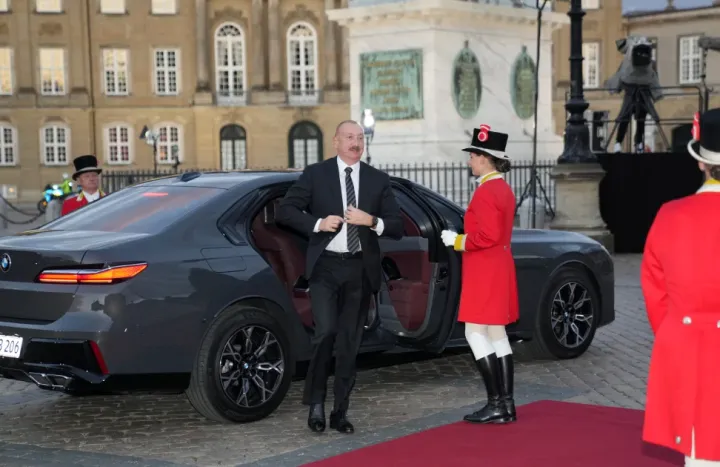 Əliyev Danimarkada səfərdədir, ziyafətdə iştirak edib