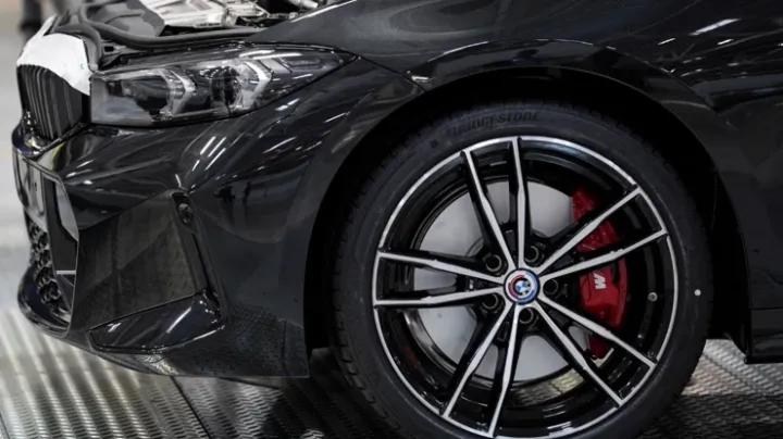 BMW 2025-ci il üzrə gəlir proqnozunu aşağı saldı