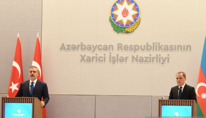 Azərbaycan və Türkiyə XİN başçıları Orta Dəhlizə dair müzakirə aparıb