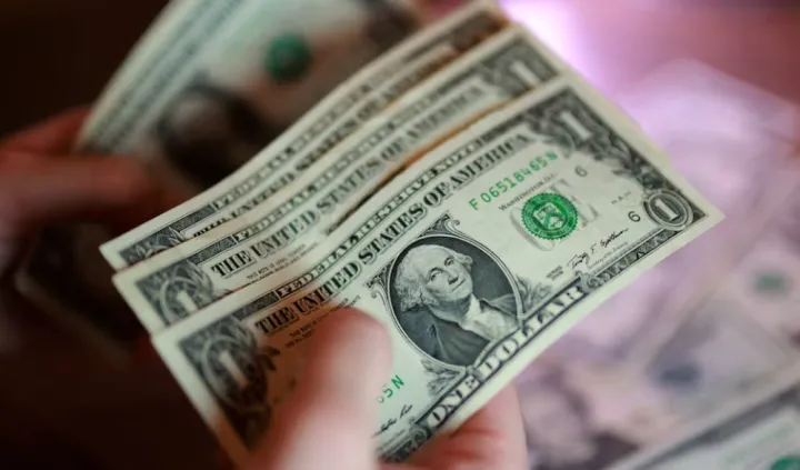 Dollarda son bir ilin ən böyük aylıq bahalaşması
