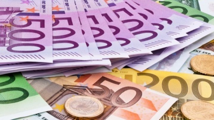 Avro, Dollar qarşısında ucuzlaşmağa başlayıb