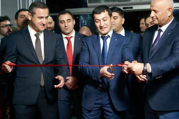 Bakıda nüfuzlu brendlərin satış-sərgi salonu açıldı - ZƏNGİNLİYİN ÖZ MEYARI VAR