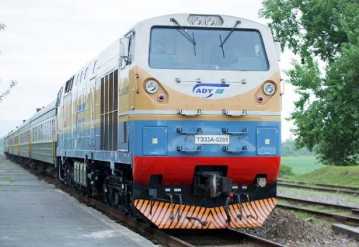 Bakı-Balakən sərnişin qatarı təbii fəlakət səbəbindən yolda qalıb - RƏSMİ