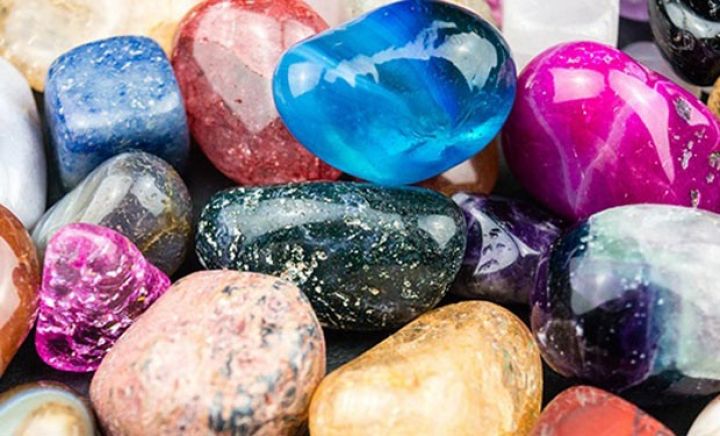 "Əlvan və bəzək daşlarından suvenirlər istehsal edən müəssisələrin yaradılması məqsədəuyğun olardı"