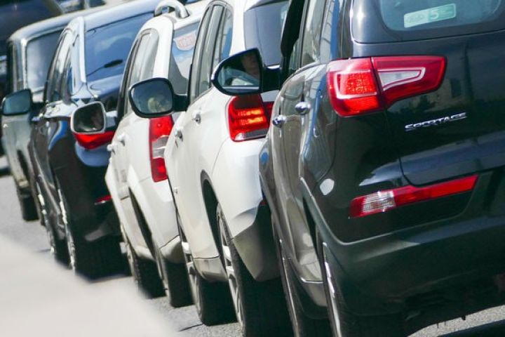 Azərbaycan minik avtomobillərinin yarıya yaxınını Gürcüstandan idxal edib