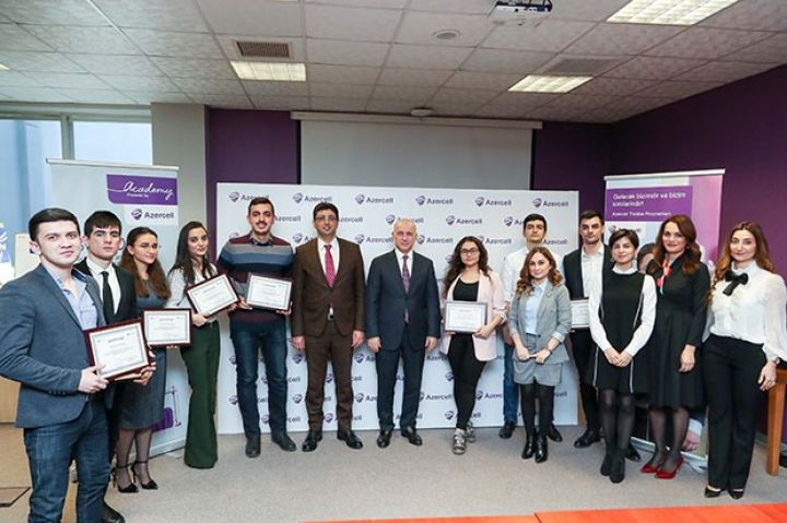 Azercell daha 25 tələbəni təqaüdlə mükafatlandırdı