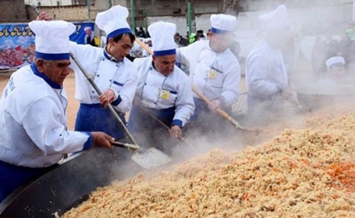 Dünyada ilk dəfə 8 ton ağırlığında plov hazırlanıb