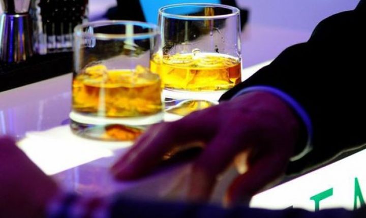 Ölümlərə səbəb olmuş içkinin markası və onu satan restoranlar müəyyən edilib 