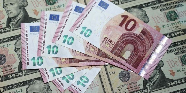 Avro dollar qarşısında dəyərdən düşür