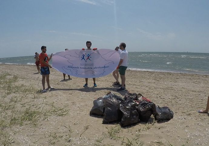 Gənclər regionların sahilyanı ərazilərini təmizlədi