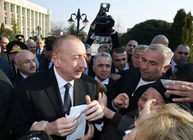 İlham Əliyev Ağsuda səfərdədir - SAKİNLƏRİN ƏRİZƏLƏRİNİ QƏBUL EDİB