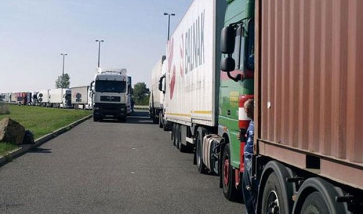 Tez xarab olan məhsulları daşıyan TIR-ların keçidi təmin edilir - "SAMUR"DA SIXLIQ