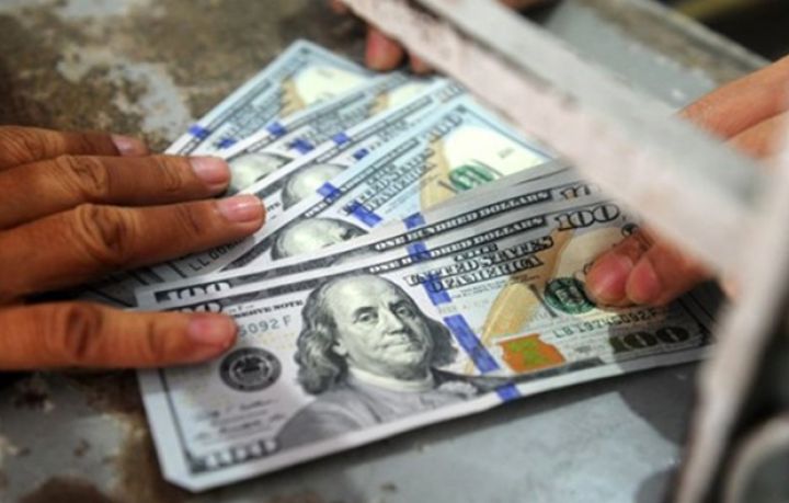 Banklarda Dollar, Avro, Rubl və Lirənin alış-satış qiymətləri