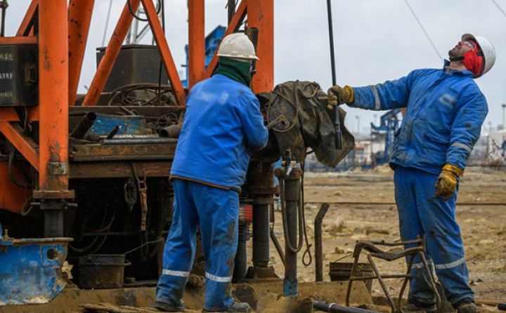 “Neft-qaz sektorunda çalışanların üçdə birindən çoxu iş yerini itirəcək”