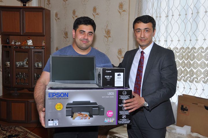 TuranBank əlilliyi olan şəxslərə fotoaparat avadanlıqları təqdim edib