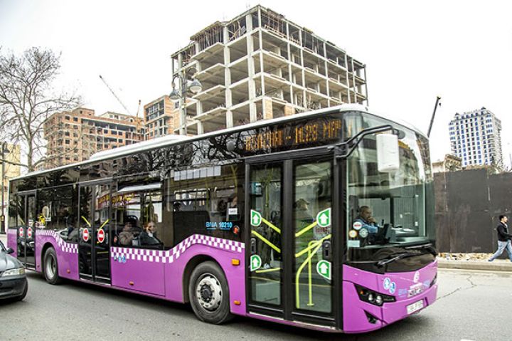 İctimai nəqliyyat və taksi xidmətlərinin hərəkətinə icazə verilir